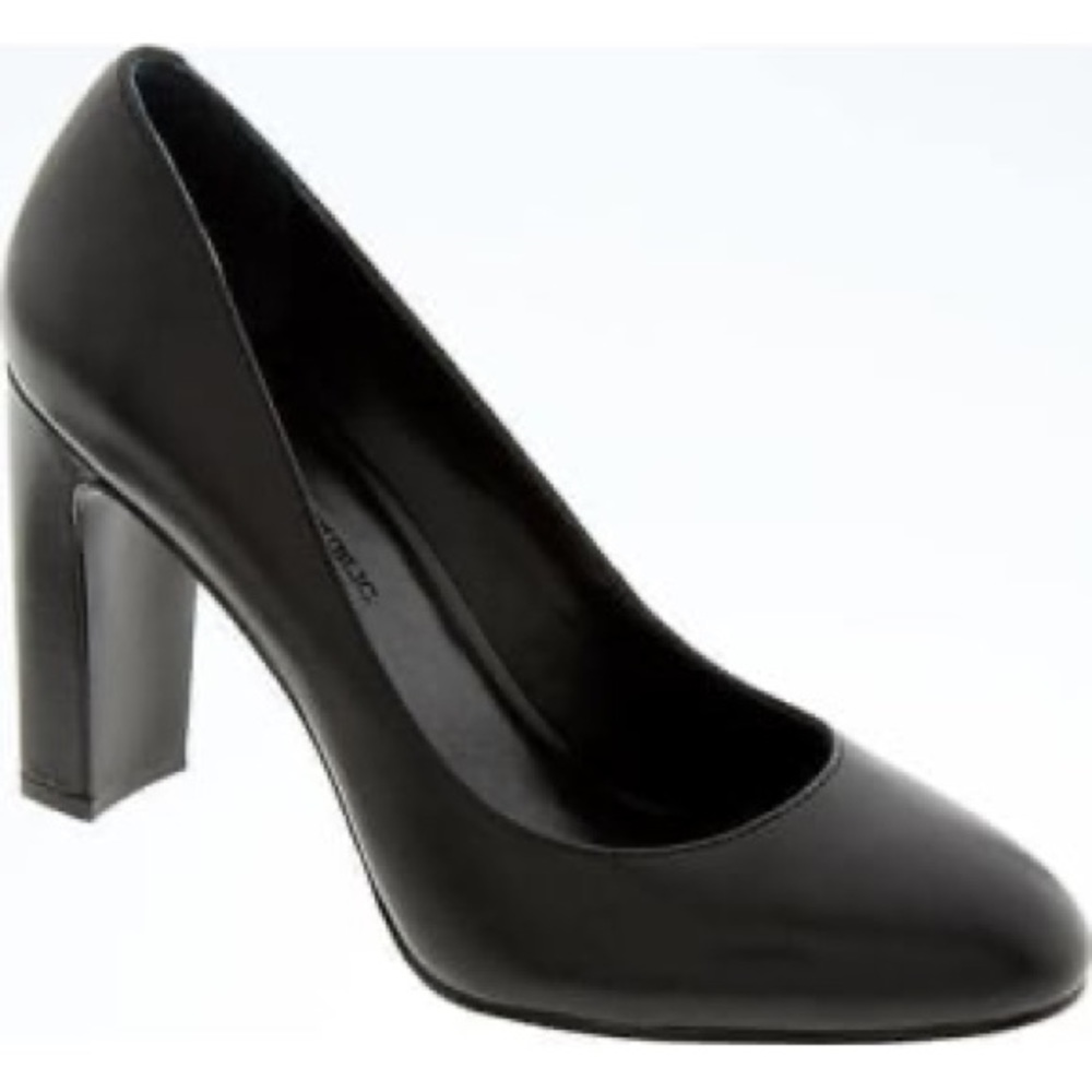 Banana Republic black round tie Canta heels